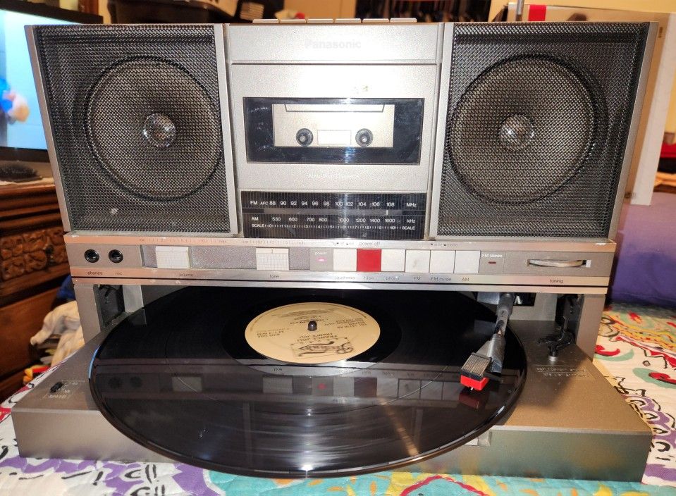 VINTAGE 1984  PANASONIC SG-J500 BOOMBOX RECORD PLAYER  CASSETTE TAPE RADIO READ DESCRIPTION 