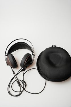 Meze 99 Noir Closed Back Headphones