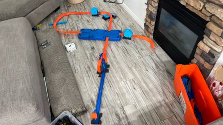 Hot wheels track builder toy