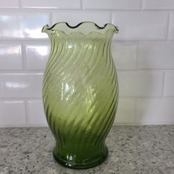Vintage Green Glass Flower Vase with Swirl Pattern Ruffled Scalloped Top 6.5 inches