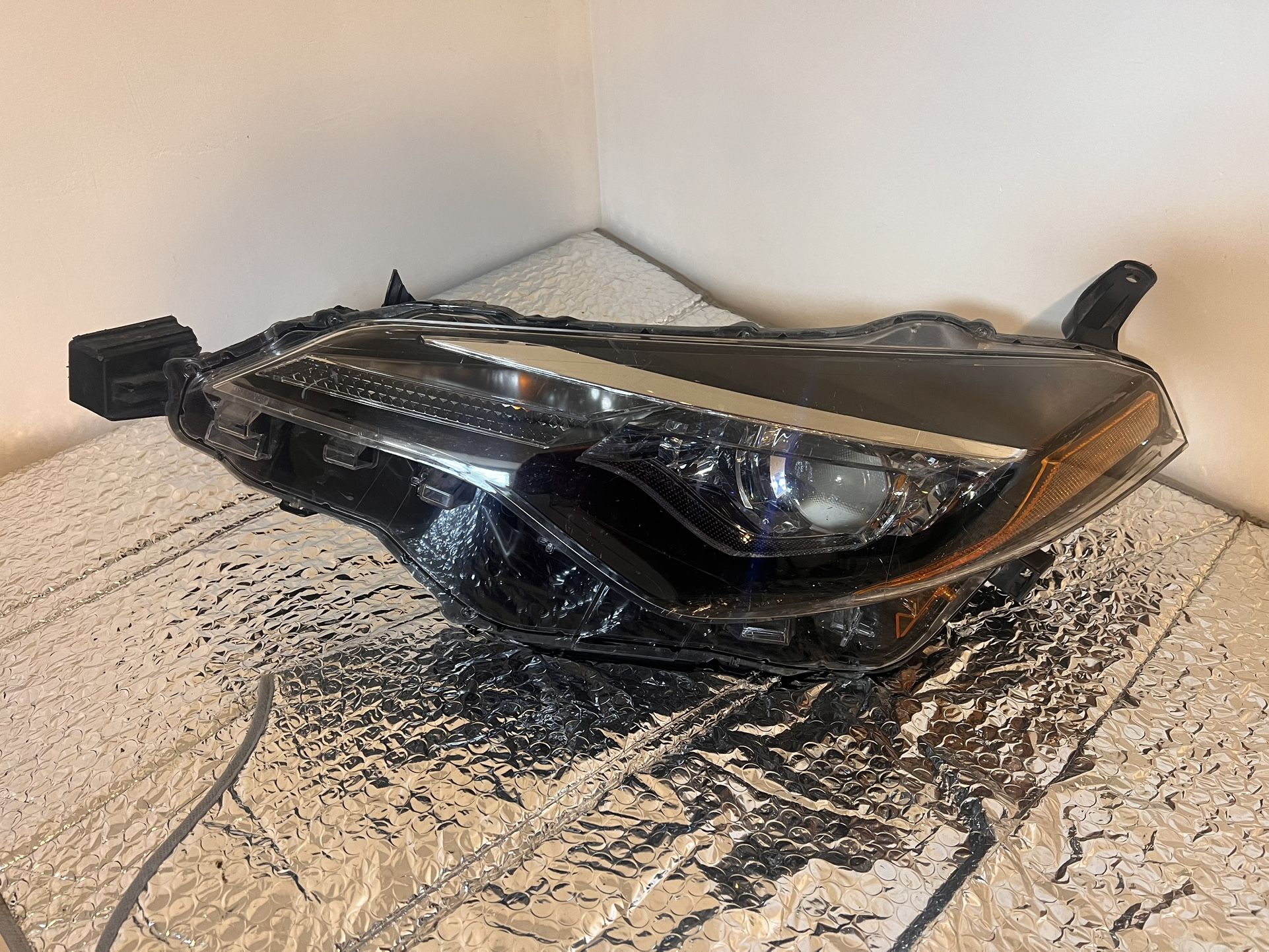 2017-19 Toyota Corolla Driver Side Headlight