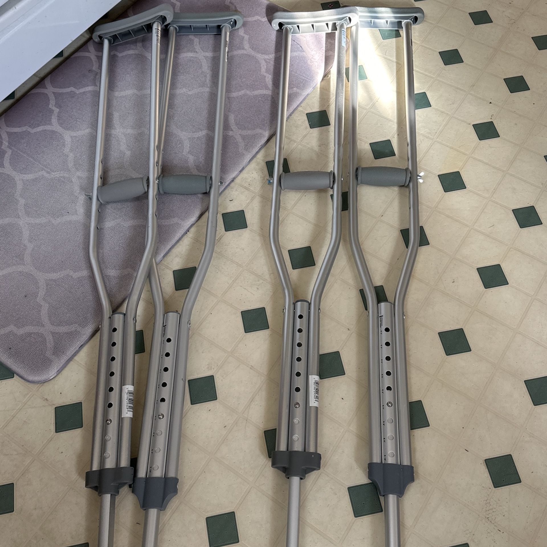 Crutches 2 Set
