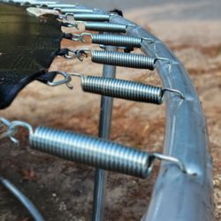 12ft Trampoline with enclosure. *OPEN TO TRADE* 