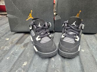 Jordan 4s