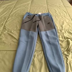 Nike Tech Sweats Size Large 