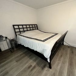 King Size Bed Frame / King Size Mattress (1st Come 1st Serve)