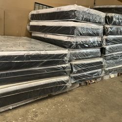 83Z 407 45 26  Mattresses for sale  King queen Full Size Mattresses  $ 170 