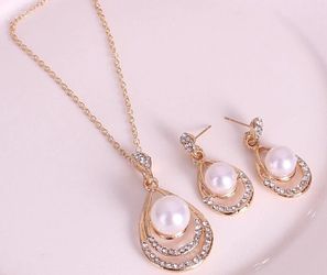 Set Necklace Earrings.