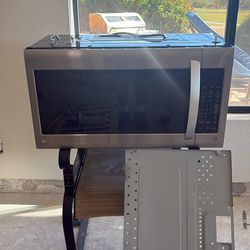 LG Microwave  - Model LMV 2031 sat