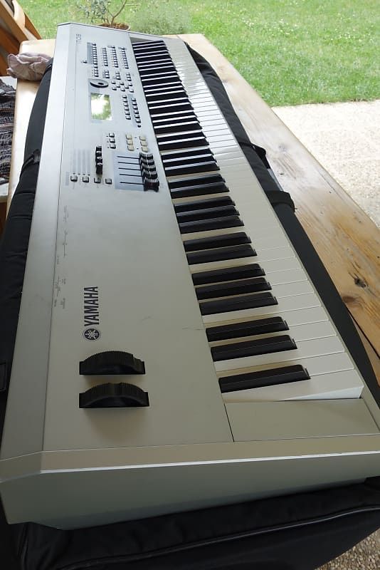 Yamaha Mo8 88 key Keyboard Music production Synth