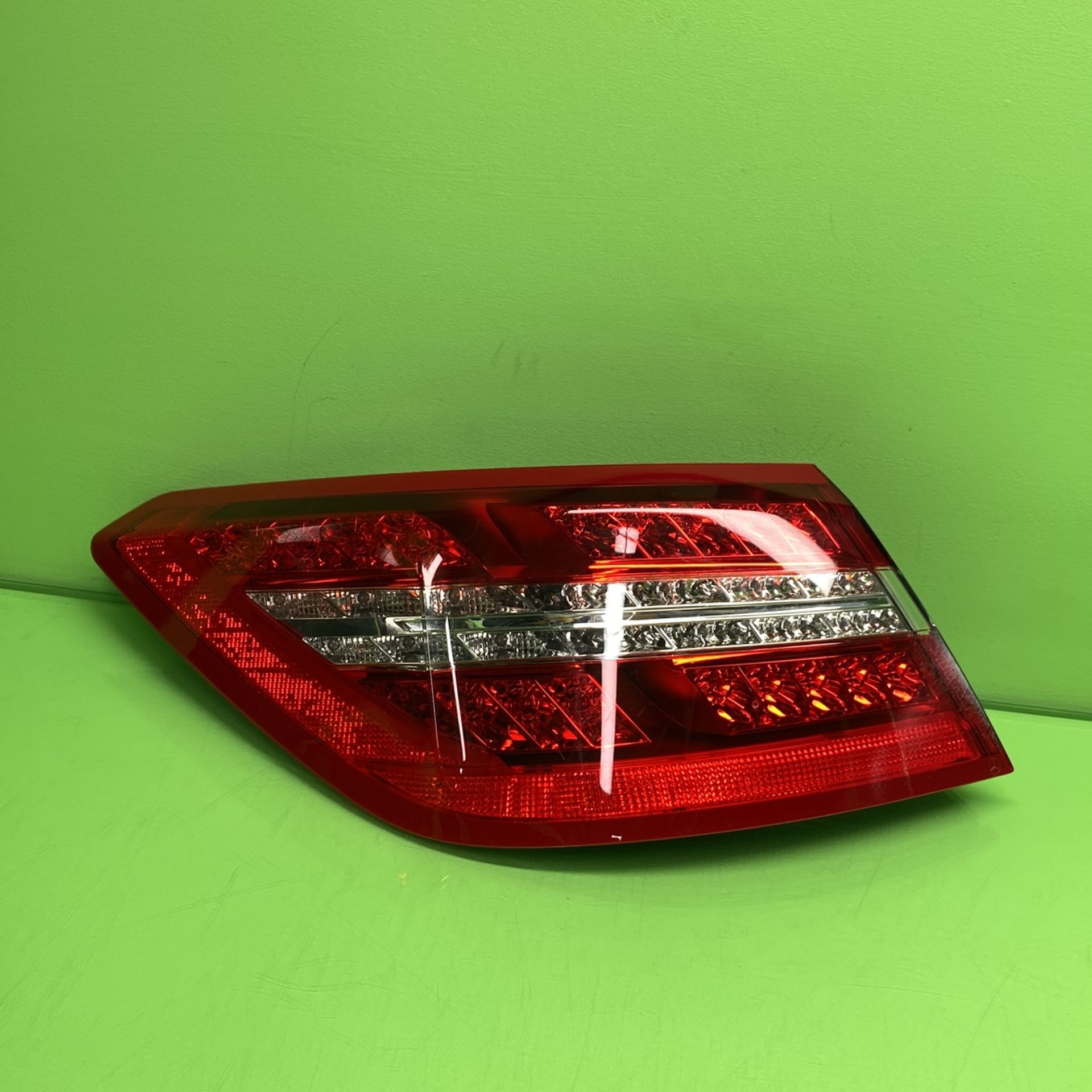 2010 2011 2012 2013 MERCEDES BENZ E550 COUPE LEFT SIDE TAIL LIGHT OEM