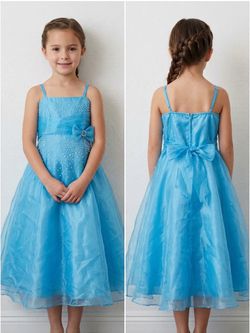 Hermoso vestido de fiesta  color azul talla 10