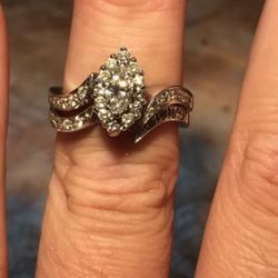 14KT White Gold Marquise Diamond Ring 1 Ct TW size 7 bands.