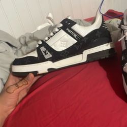 Selling Louis Vuitton Shoes 