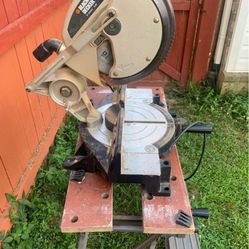 Black& Decker Electric Saw With Table