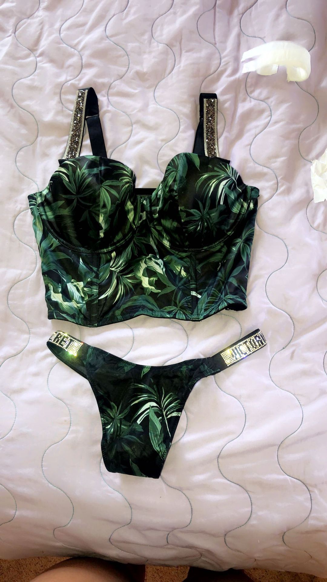 panty and bustier victoria secret 100top alone 200'set 