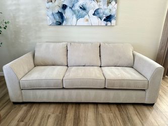 Living Spaces Sofa/Couch