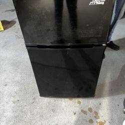 $100 OBO mini Fridge 