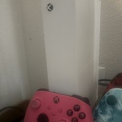 Xbox Series S 1TB with controller