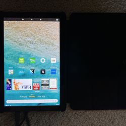 iPad Like. Amazon Fire HD 10 tablet. Like new. With case. Pick up in Lynnwood. Only used a few times. 