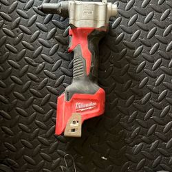 Milwaukee M12 Rivet Gun 