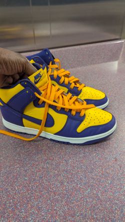 Men purple &yellow dunks size 9.5
