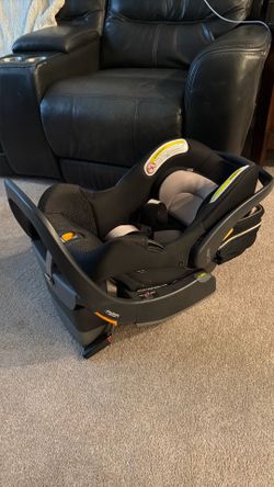 Chicco KeyFit 35 Infant Car Seat + Base – Excellent Condition – Expires July 2030