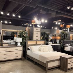 5 Pcs Queen Bedroom Set. Wooden King Size Also Available 