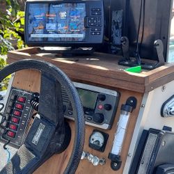 Fully Equipted Fishing Boat 16' Available Now In Tustin . Best Fair Offer Please . Thank You