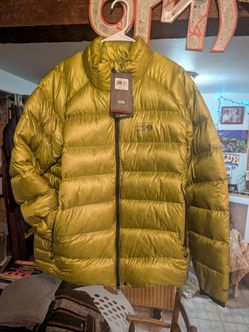New with tags mountain hardware down jacket