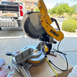 DEWALT 15 Amp Corded 12 in. Compound Double Bevel Miter Saw Store