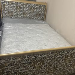 Queen Gold 3 Pc  Bedroom  Set, Gently Used No Scratch's,  Perfect Condition 