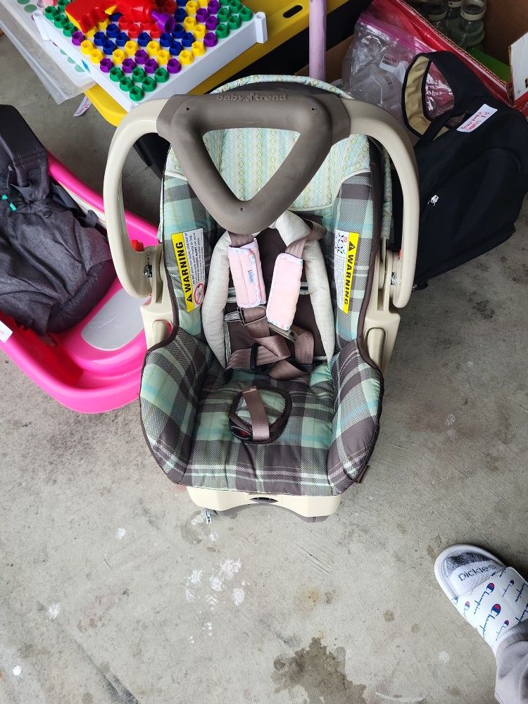 Infant Car Seat- No Accidents