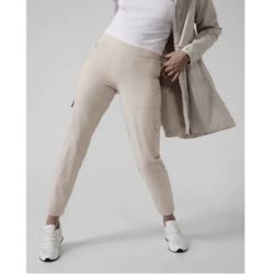 Athleta Chelsea Cargo Lined Pant Size 6 Khaki  Pants Comfy 
