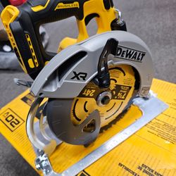 DEWALT XR 20V CIRCULAR SAW (TOOL-ONLY)