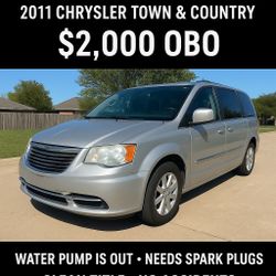 2011 Chrysler Town & Country For Sale !!