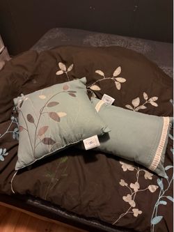 Queen Size Comfortable with Throw Pillows