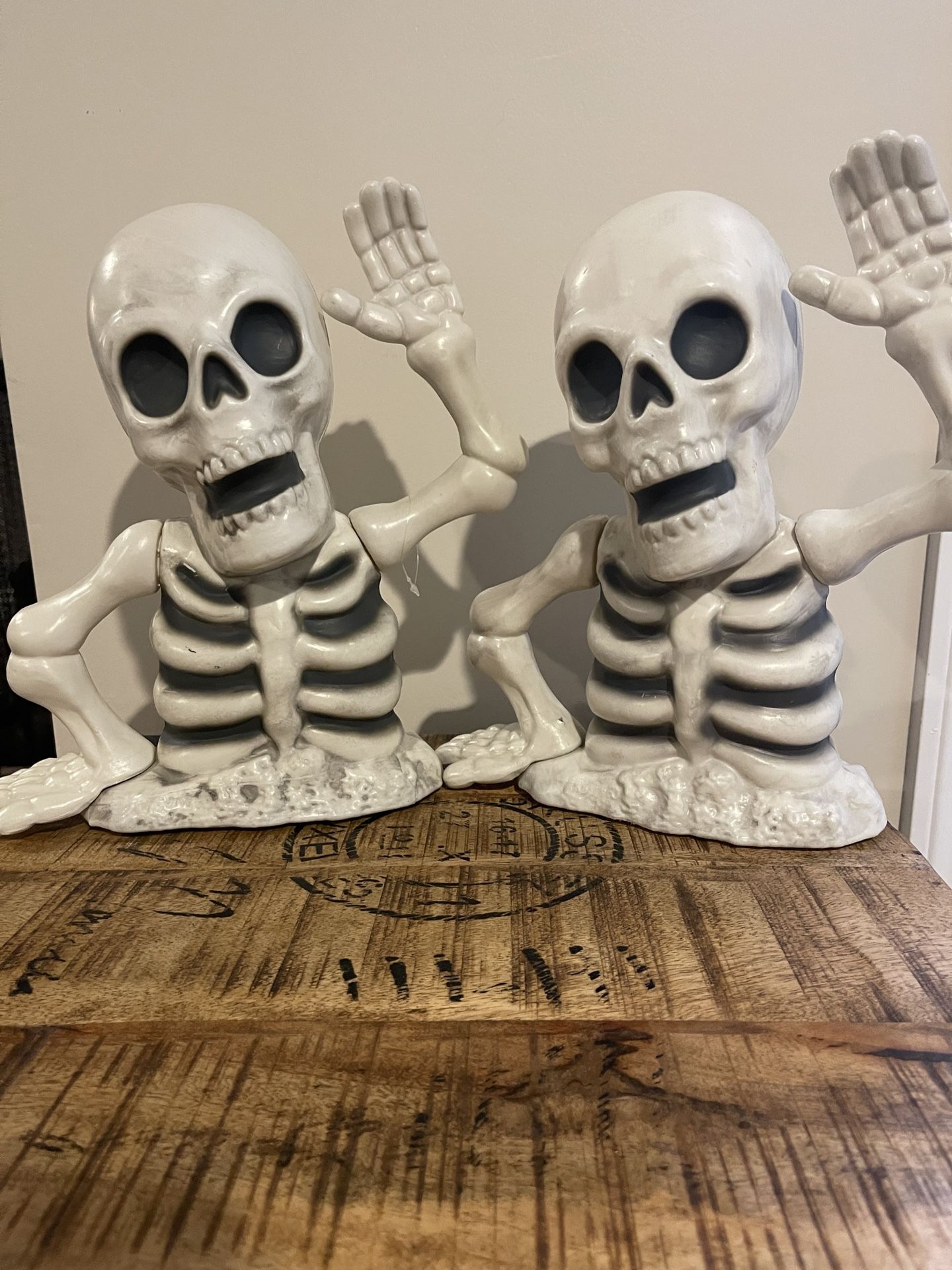 Target Hyde & EEK waving Skelton Yard Decor
