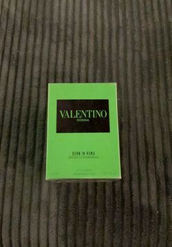 Valentino Donna Born In Roma Green Stravaganza Eau de Parfum, a floral fragrance for women.