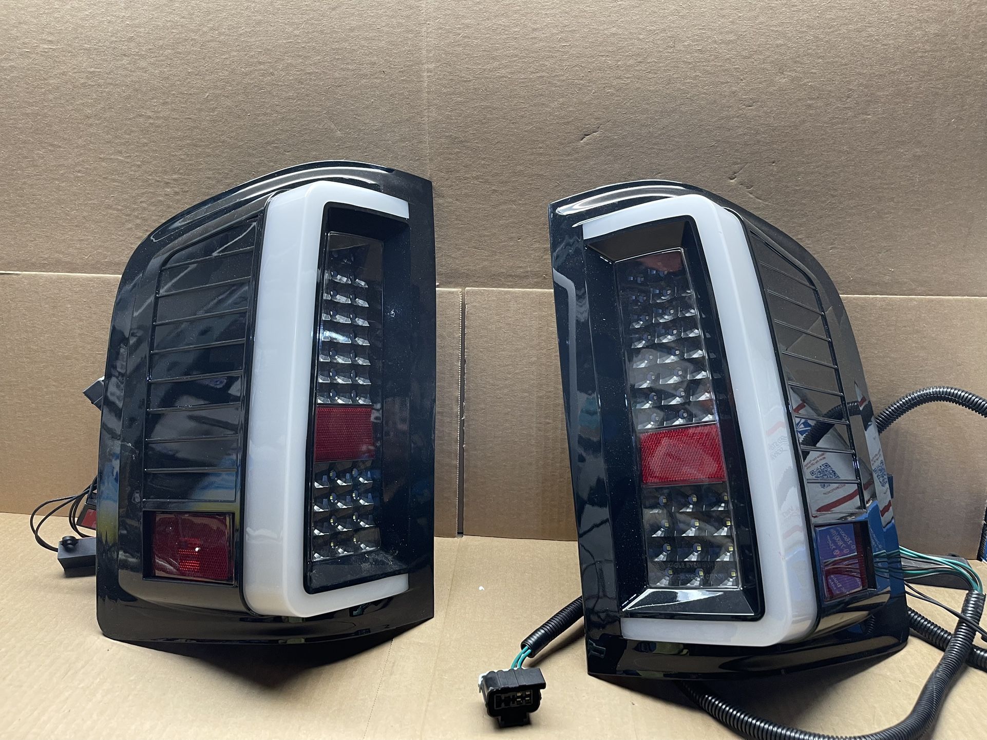 OT110 Fit 07-13 Silverado 1500/2500HD/3500HD Taillight Pair