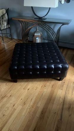 leather ottoman GREAT CONDITION 40x40