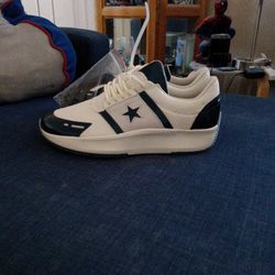 New Converse Size 7 Mens