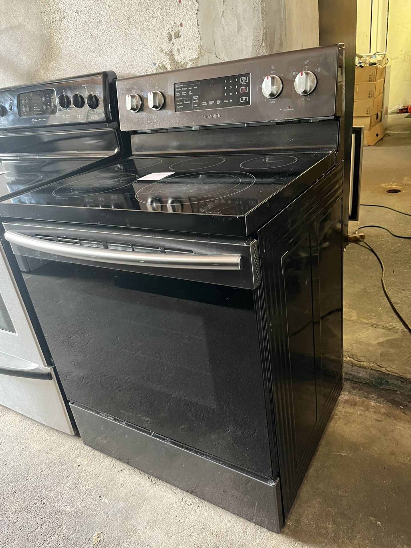Samsung Grey Glasstop Electric Stove