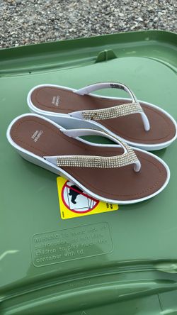 3$ WHITE SANDALS GIRLS SIZE 1.5