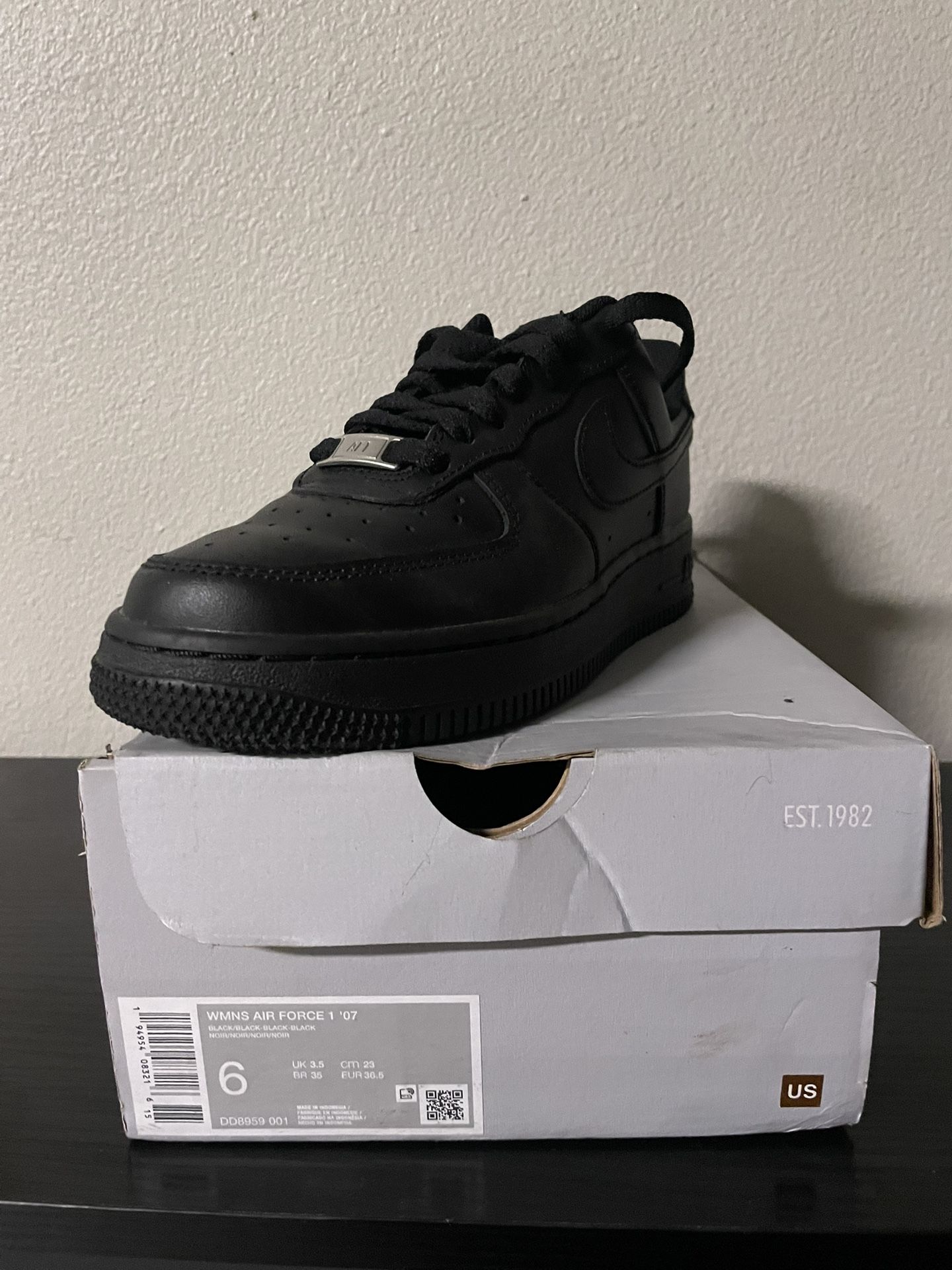 Nike Air Force 1 (Black)