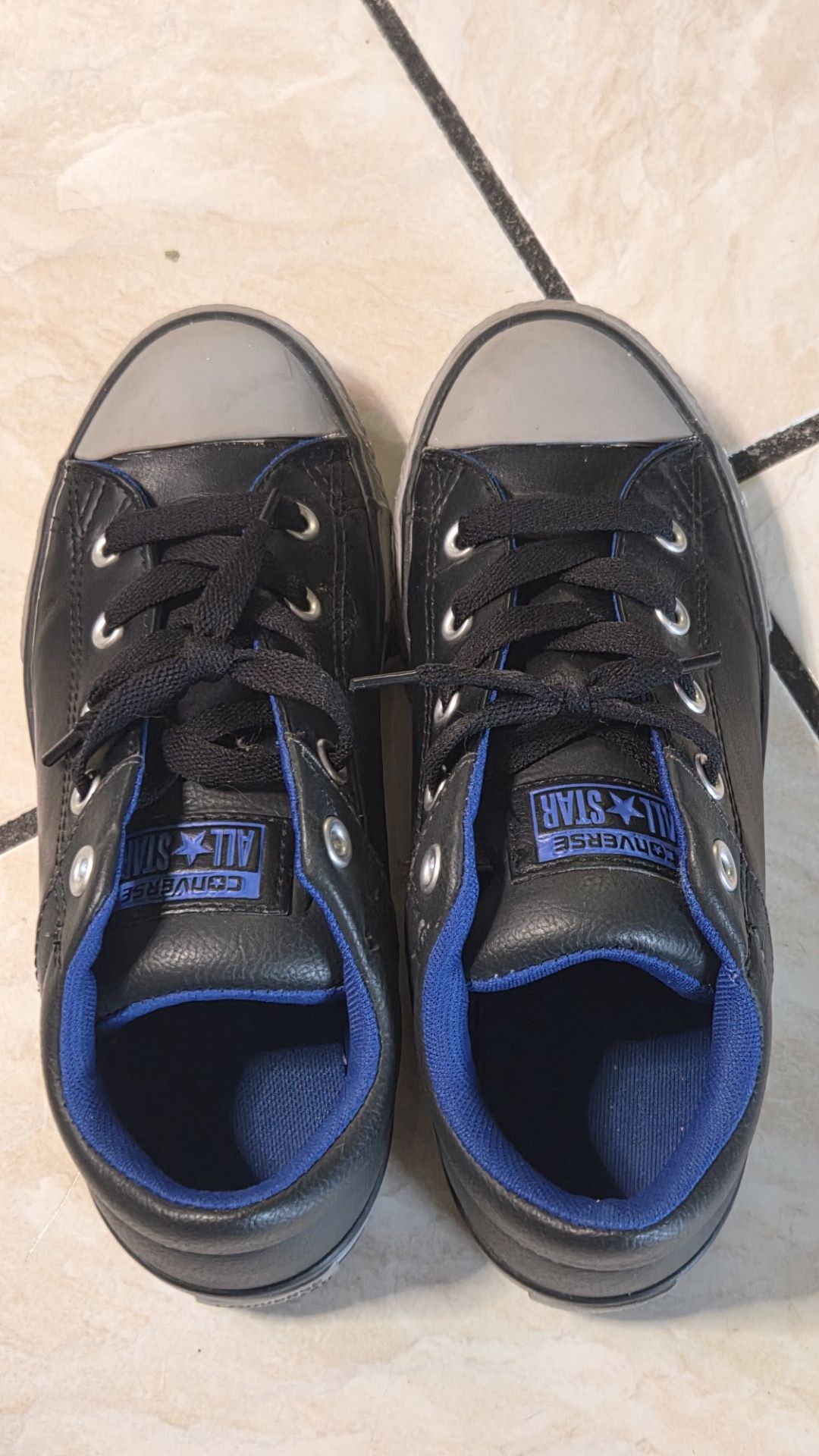 *Converse* Junior sz 4 (women 6)