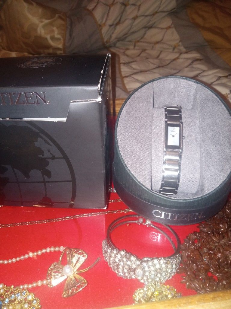 Citizen Eco Drive Women's Watch With Diamond