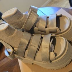 UGG Goldenrise Womens Size 9 Shoes