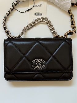 100% AUTHENTIC Bnwt 22S Chanel 19 Quilted Lambskin WOC in Classic Black Wallet on Chain NEW