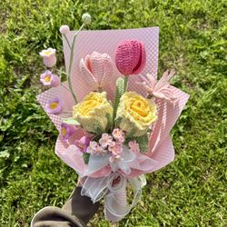 Crochet yellow roses and pink tulips bouquet